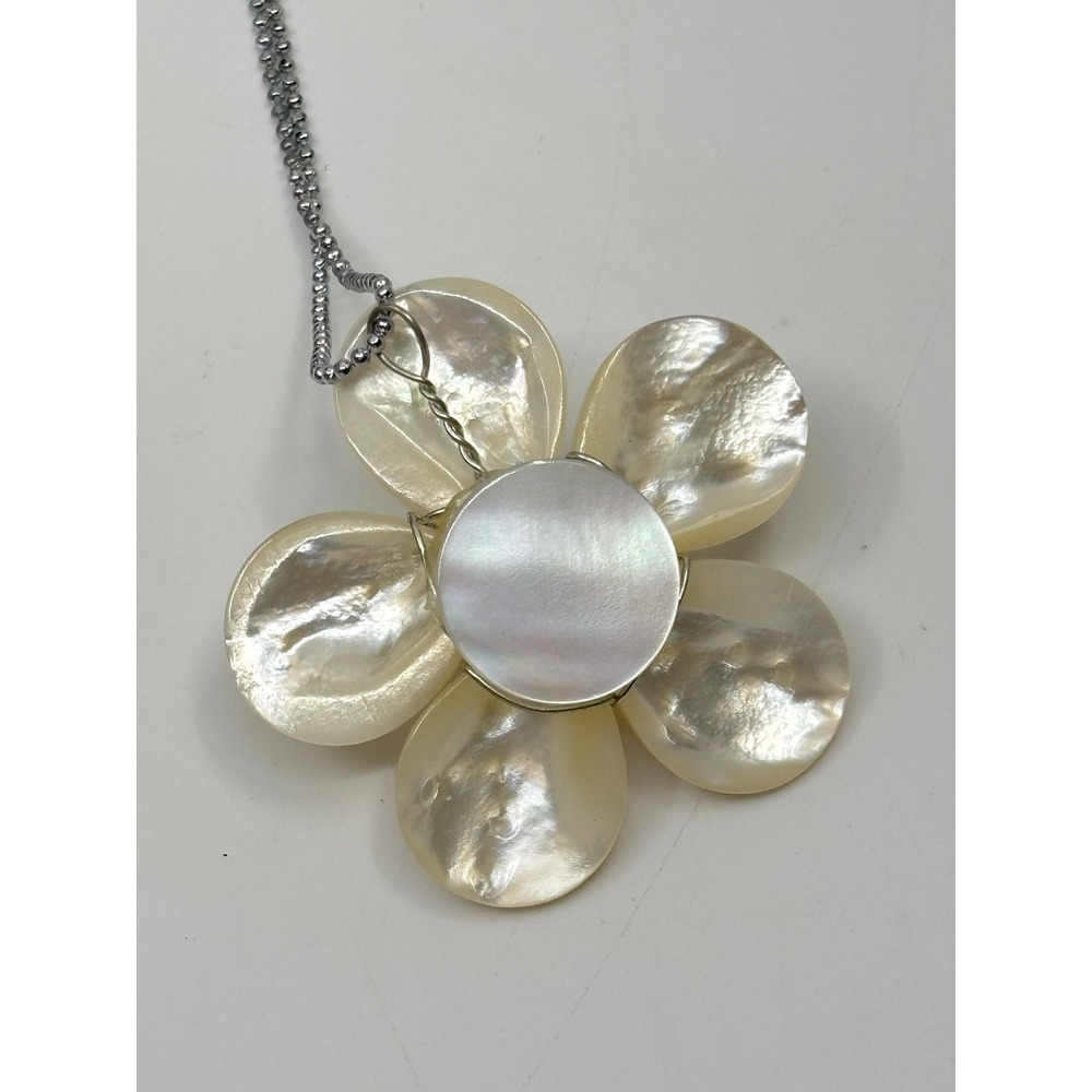 Mother of Pearl Shell Flower Pendant Necklace Pink Freshwater Pearl 18KGP 18in - Picture 6 of 9